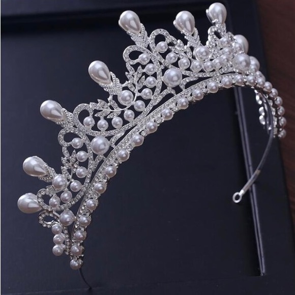 The Pearl Tiara - Picture 3 of 8